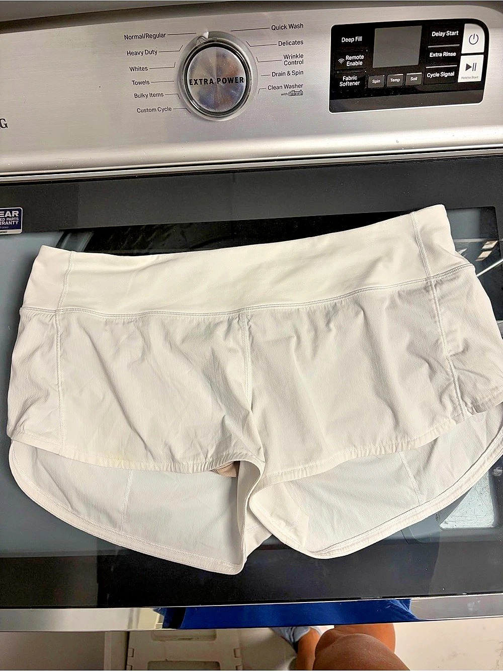 lululemon Speed Up Low-Rise Short 2.5" in White - Size 10